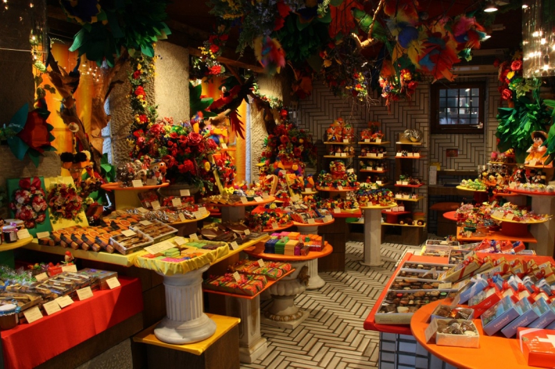 vente-TOURRETTES SUR LOUP-min_candy_store_chocolate_shop_chocolate_switzerland-393515